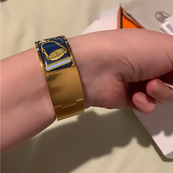 Authentic brand new PM Hermes fashionable bracelet with dust bag, box,ribbon - Picture 7 of 16